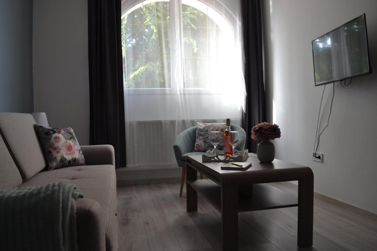 Fonix Design Rooms Debrecen Exteriör bild