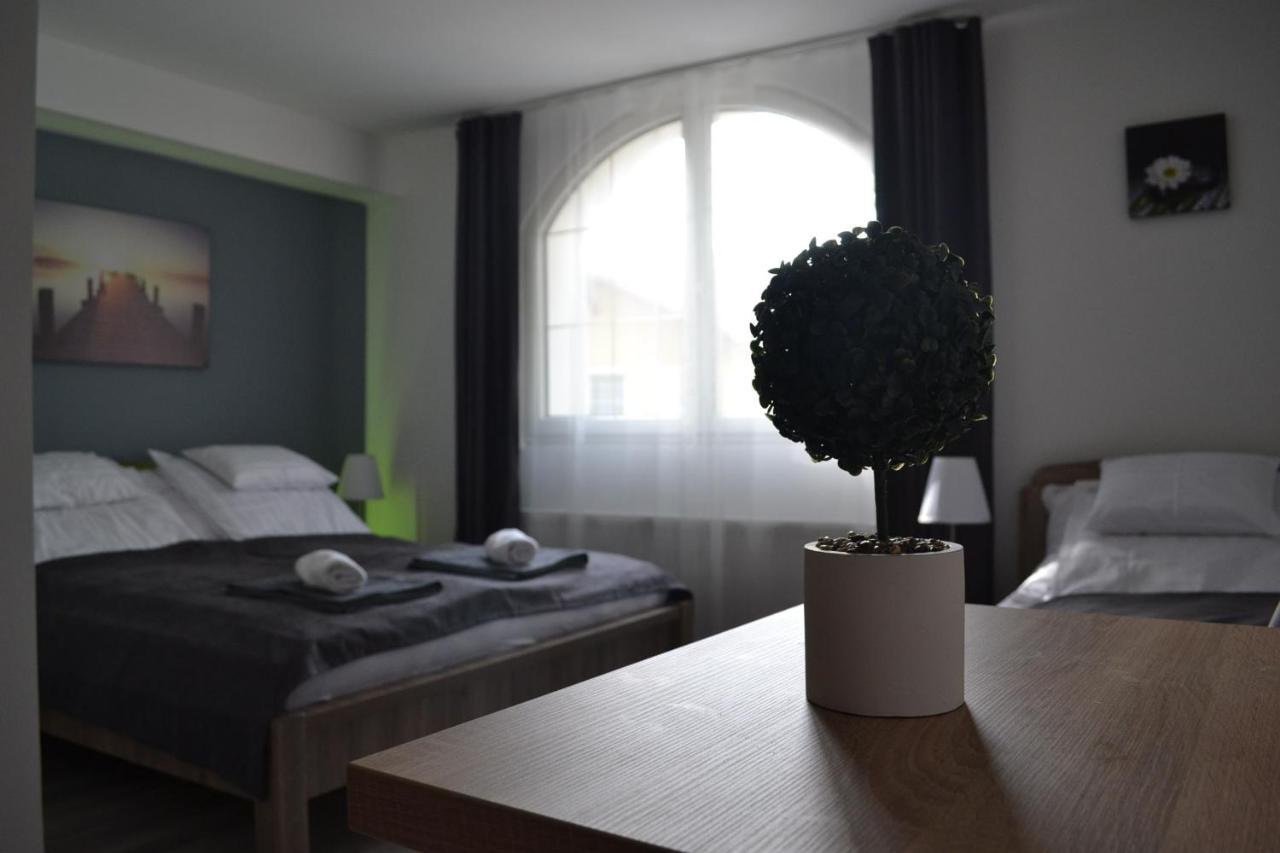 Fonix Design Rooms Debrecen Exteriör bild