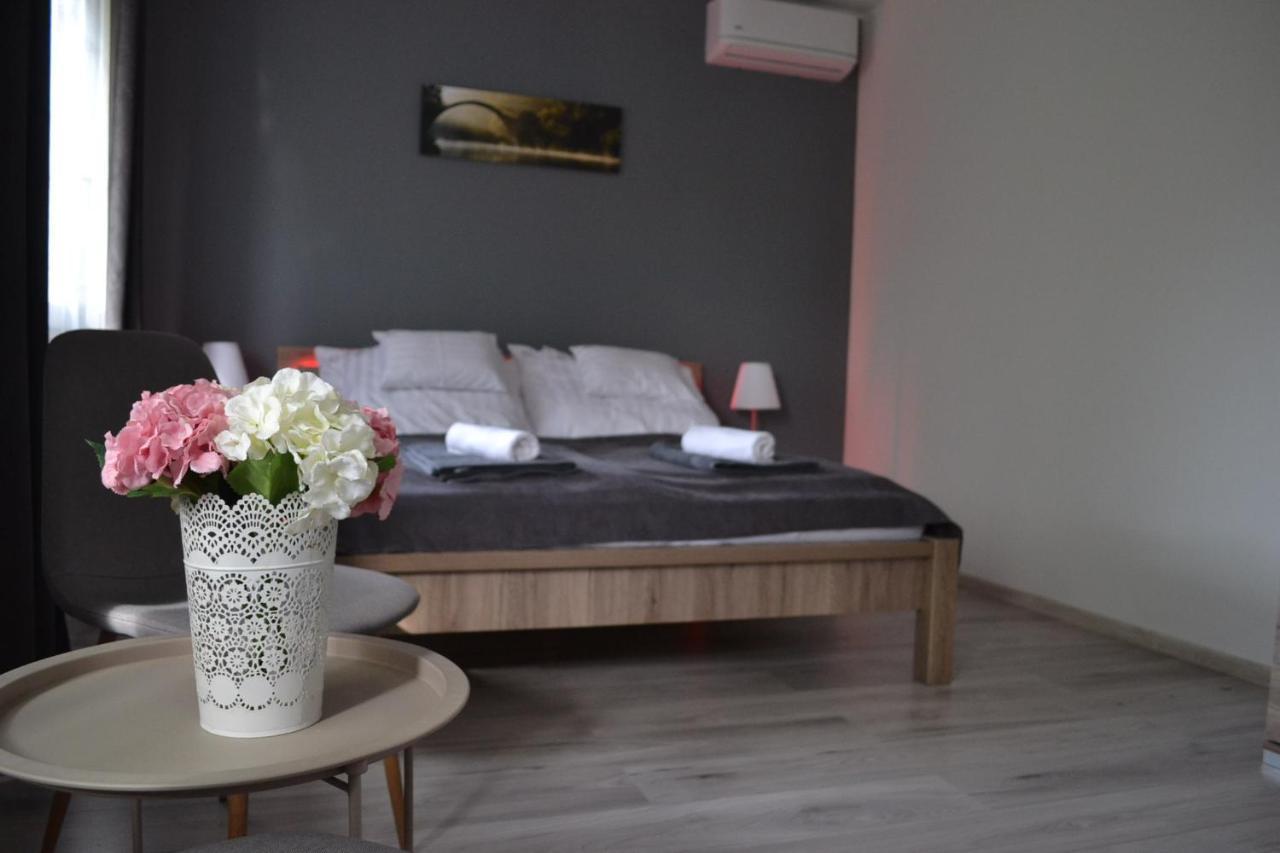 Fonix Design Rooms Debrecen Exteriör bild