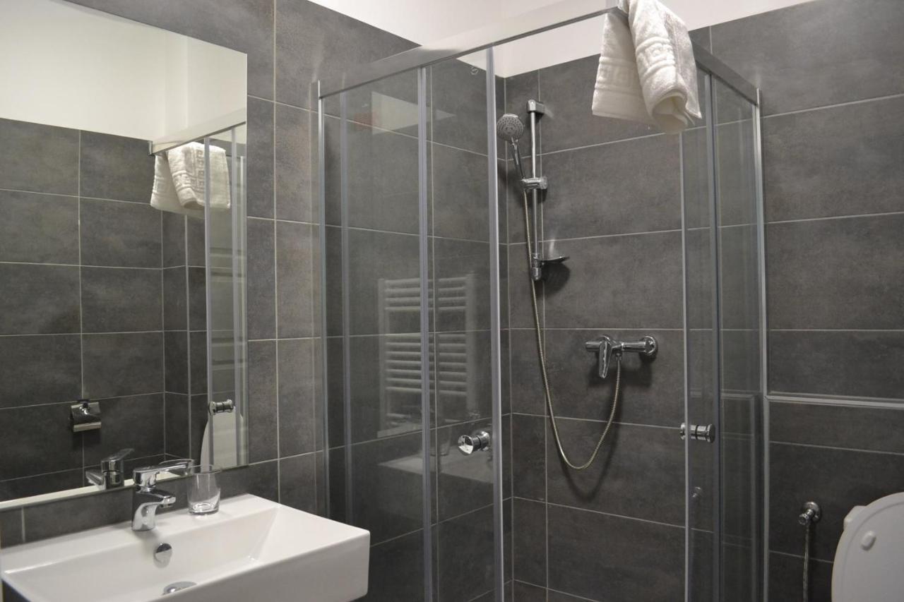 Fonix Design Rooms Debrecen Exteriör bild