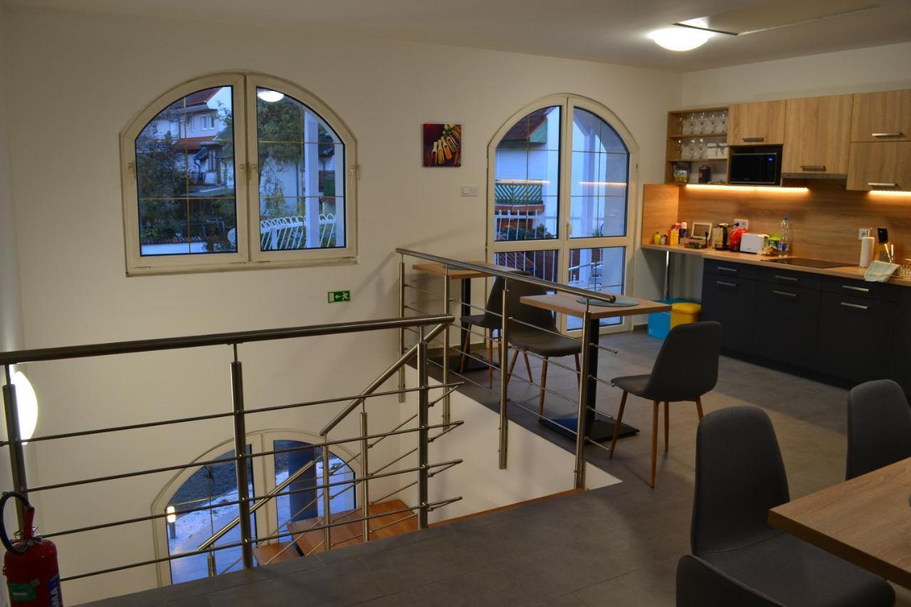 Fonix Design Rooms Debrecen Exteriör bild