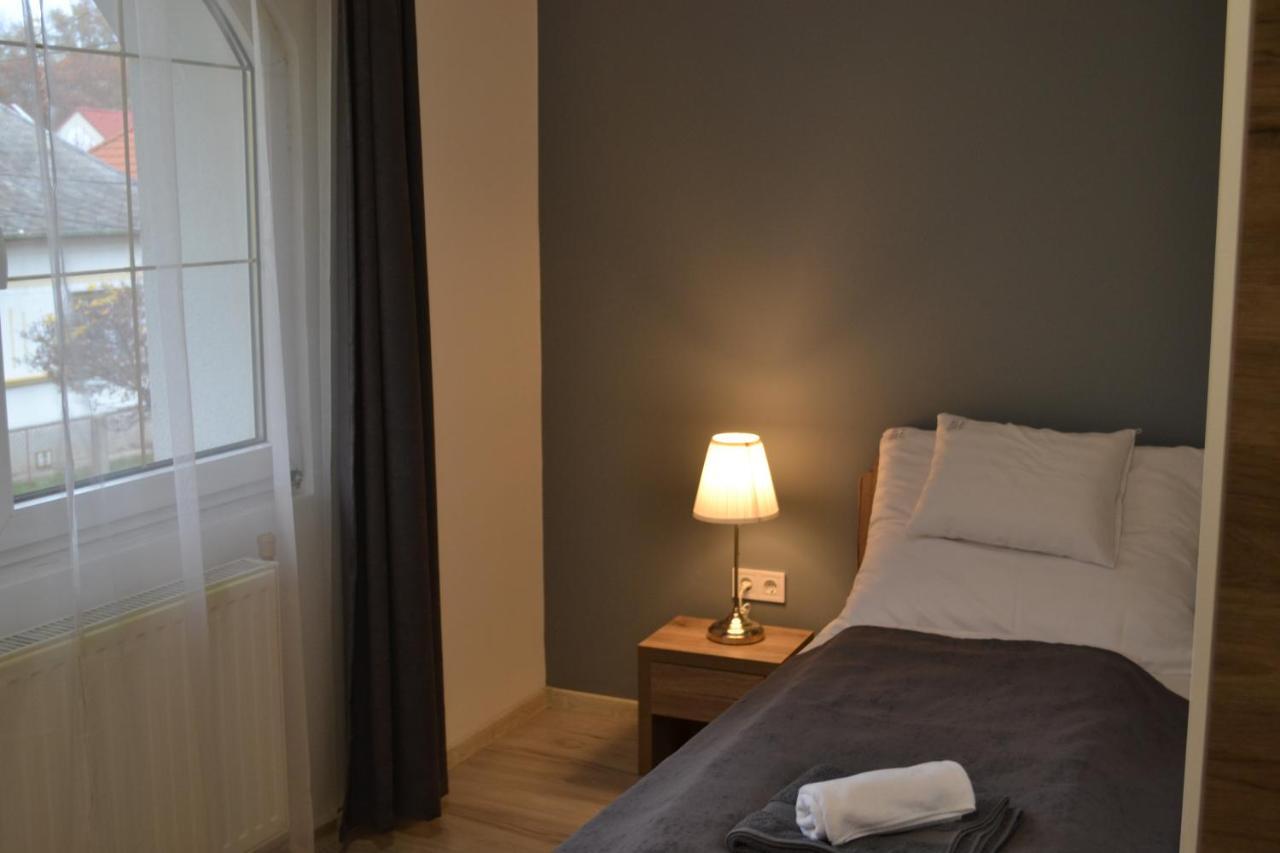 Fonix Design Rooms Debrecen Exteriör bild