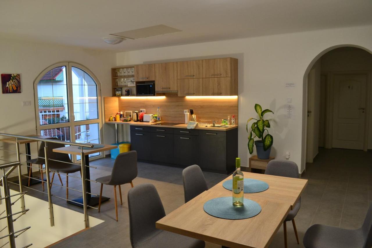 Fonix Design Rooms Debrecen Exteriör bild