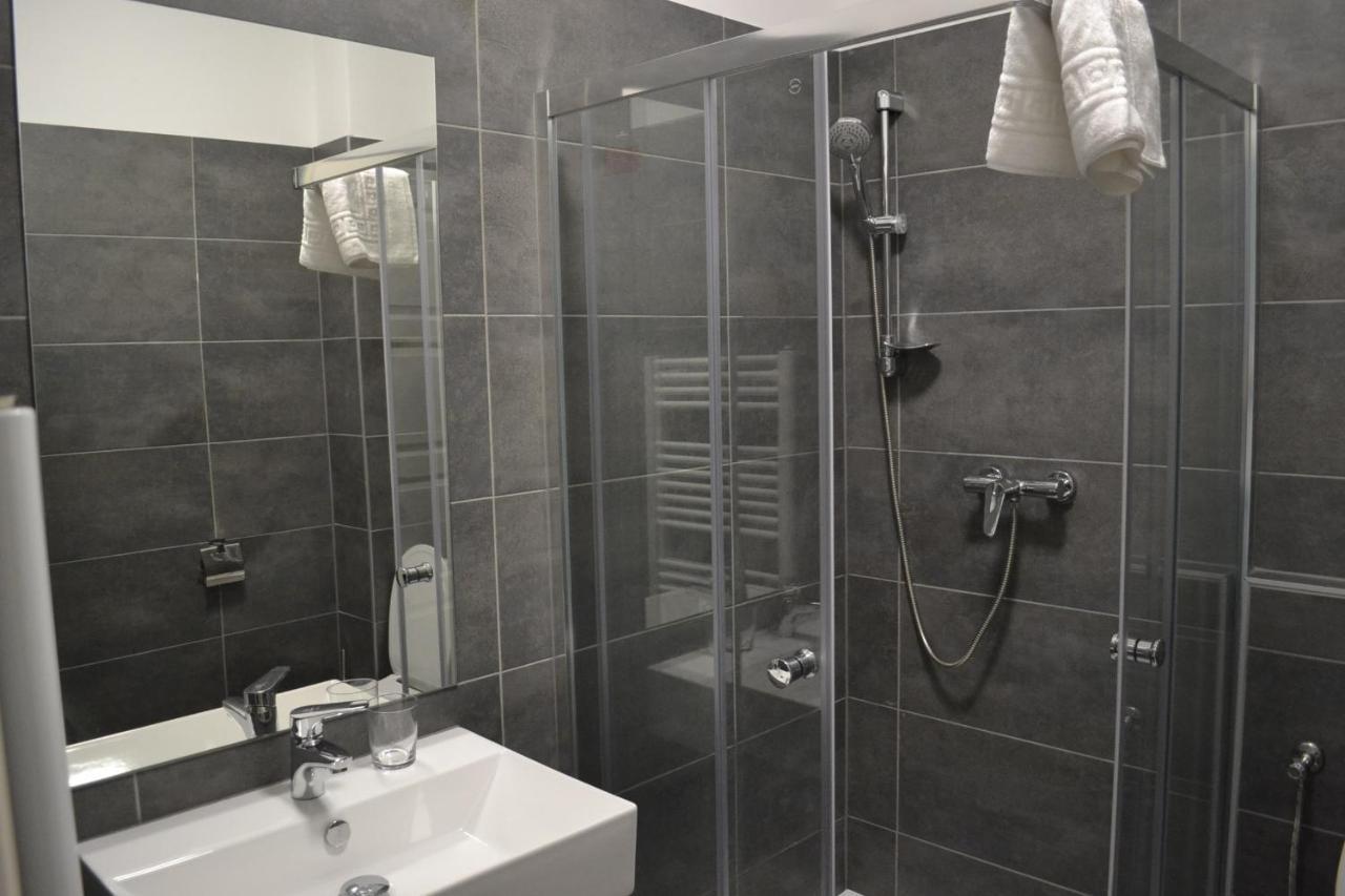 Fonix Design Rooms Debrecen Exteriör bild