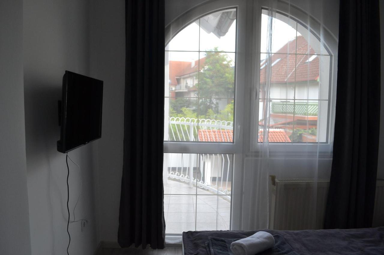 Fonix Design Rooms Debrecen Exteriör bild