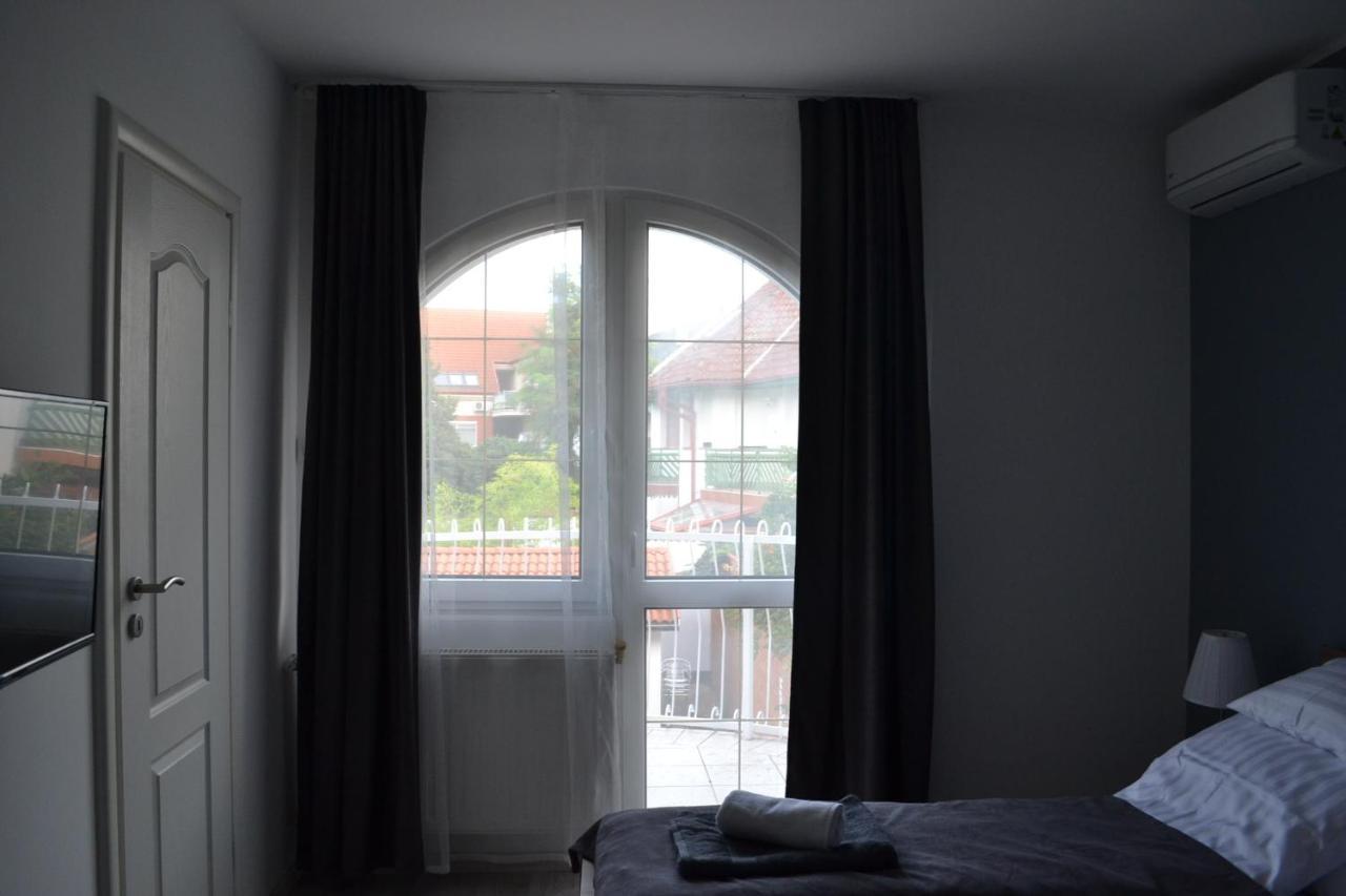 Fonix Design Rooms Debrecen Exteriör bild