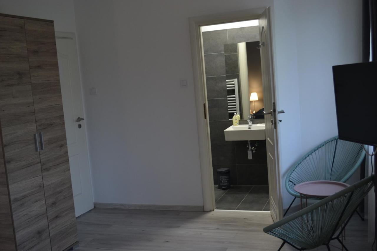 Fonix Design Rooms Debrecen Exteriör bild
