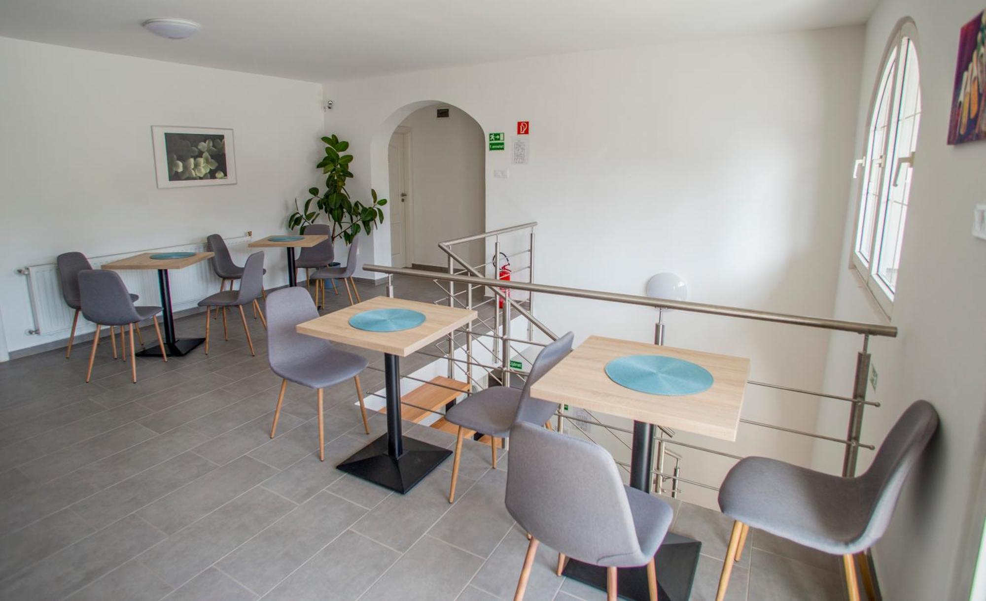 Fonix Design Rooms Debrecen Exteriör bild